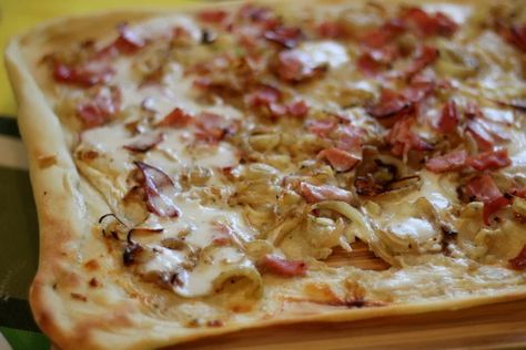 Tarte Flambee Recipe, Flammkuchen Recipe, Creme Fraiche Sauce, Onion Tart, French Recipes, Savory Tart, French Dishes, Flatbread Pizza, French Cooking