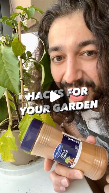 Armen Adamjan on Instagram: "So many products at the store are unnecessary to buy.. save your money and do these hacks for your garden! 🤩🌱
.
.
.
.
#gardening #garden #lifehacks #planttips #natural #homemade #diy #plantbased #gardeningtips" How To Do Gardening At Home, Plant Hacks Diy Projects, Outdoor Design Ideas, Creative Explained, Garden Hacks Diy, Garden Companion Planting, Plant Tips, Easy Diy Hacks, Gardening Projects