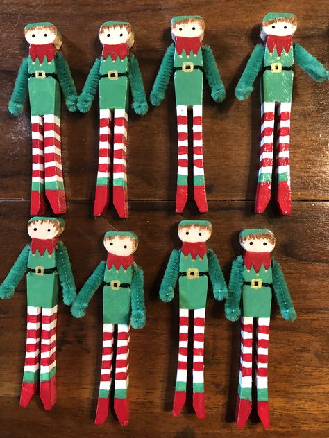 Clothespin Nutcracker Ornaments, Close Pin Ornaments, Nutcracker Clothespin Ornaments, Clothes Pegs Crafts, Dolly Pegs Christmas, Clothespin People Ornaments, Clothes Peg Christmas Crafts, Clothespin Dolls Christmas, Wooden Clothespin Crafts Christmas