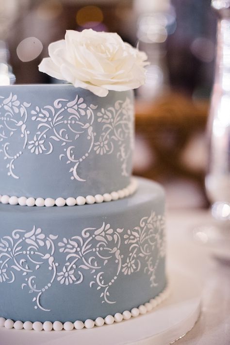 A truly elegant wedding in NZ’s romantic art deco city by Meredith Lord Romantic Blue Wedding, Dusky Blue Wedding, Gray Wedding Cake, Blue Wedding Cake, Best Wedding Planner Book, Birthday Elegant, Romantic Blue, Cake Piping, Cake Decorating With Fondant