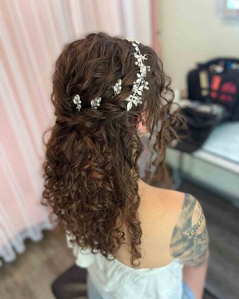 Curly Bride, Half Up Half Down Curly, Grad Hairstyles, Down Curly Hairstyles, Curly Half Up Half Down, Wedding Curls, Curly Bridal Hair, Side Bun Hairstyles, Half Up Half Down Hair Prom