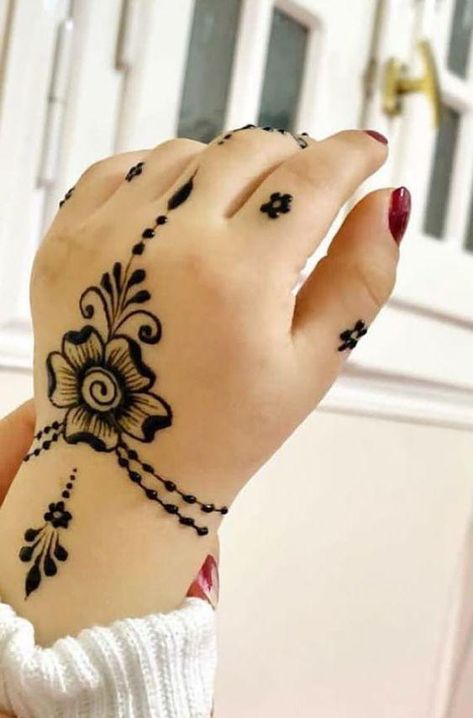 Baby Mehndi Design, Modern Mehndi, Henna Designs For Kids, Tato Henna, म�ेहंदी डिजाइन, Easy Henna, Henna Tattoo Hand, Henna Tattoo Designs Hand, Simple Henna Tattoo