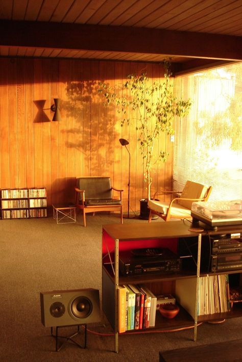 Mid Century Modern Recording Studio, Ray Kappe, Listening Bar, Studio Garage, Photo Orange, Contemporary Modern House, Retro Interior Design, Yellow Hues, Afternoon Sun