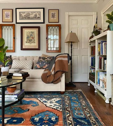 Home Interior Designs | So Beautiful Decorations ideas ❤️✨ | Facebook Southern Style Homes Interior, Southern Eclectic, Southern Eclectic Decor, Southern Style Homes, Cozy Reading Chair, Old World Home, Simple Collage, Small House Decorating, Chair Ideas