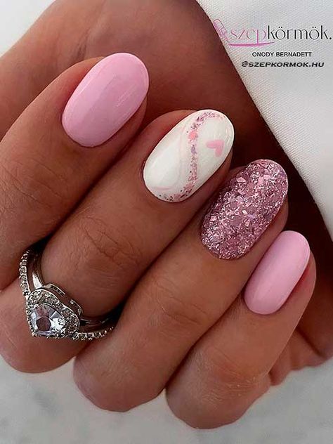 pink nails with glitter Pink Nails With Glitter, Valentine Nails Pink, Short Pink Nails, Nails With Glitter, Glitter Accent Nails, Heart Nail Designs, Summer Gel Nails, Pink Glitter Nails, Pink Gel Nails