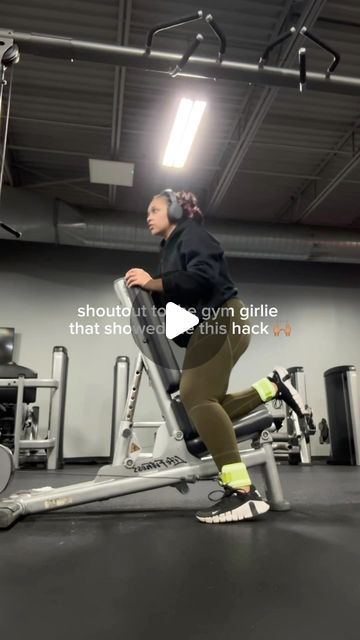 Caroline ✘ | fitness & health 🍀 on Instagram: "Feeling cable kickbacks in your non working leg? Not feeling them at all?

Yall… when I tell you the buns were burningggg. This was the best hack to making sure I was targeting the top glute of my working leg 🙌🏽

Super easy to set up and its literally is a game changer! 

Save this to try for your next glute day and let’s build that shelf👷🏽‍♀️🍑

leggings and ankle strap from @prozis use “BAROLYFIT” for a discount and free goodies at checkout 🫶🏽

#glutes #glutesworkout #cableworkout #cablekickbacks #legday #gymhacks #shelfworkout #buildabooty" Cable Kickbacks, Glute Day, Cable Workout, Glutes Workout, Fitness Health, Legs Day, Game Changer, Buns, Workout Videos