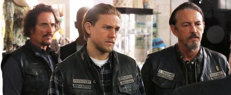 20 Badass Gifts For Sons of Anarchy Fans https://www.popsugar.com/entertainment/Sons-Anarchy-Gifts-36216031 Clay Morrow, Sons Of Anarchy Characters, Sons Of Anarchy Cast, Theo Rossi, Drama Tv Shows, Jax Teller, Nba Season, Charlie Hunnam, Sons Of Anarchy