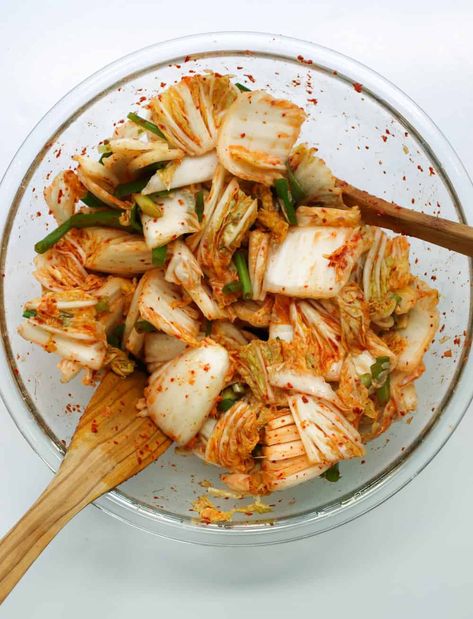 Vegan Kimchi - Step by Step Recipe - The Simple Veganista Kimchi Vegan, Simple Veganista, Vegan Kimchi, Chinese Kool, Korean Kimchi, Spicy Salad, Kimchi Recipe, Napa Cabbage, Chinese Cabbage