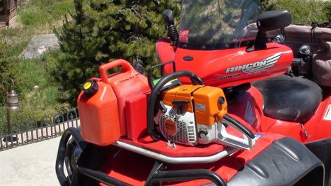 Atv Chainsaw Holder Diy, Chainsaw Holder, Atv Racks, Man Tools, Atv Gear, Garage Hacks, Honda Pioneer, Honda Pioneer 1000, Atv Accessories