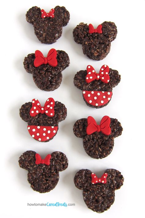 chocolate Minnie Mouse Rice Krispie Treats decorated with red bows Mickey Mouse Krispie Treats, Mickey Rice Krispie Treats, Disney Rice Krispy Treats, Minnie Mouse Rice Crispy Treats, Minnie Mouse Snacks, Rice Krispie Treats Decorated, Minnie Mouse Treats, Mickey Mouse Rice Krispie Treats, Modeling Chocolate Recipes