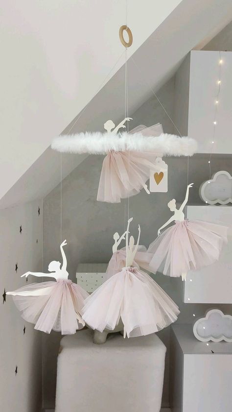 Ballerina Craft, Ballerina Room, Ballet Decor, Diy Christmas Snowflakes, Ballerina Decor, Girly Birthday Party, Baby Ballet, Ballet Birthday, Ballerina Birthday Parties