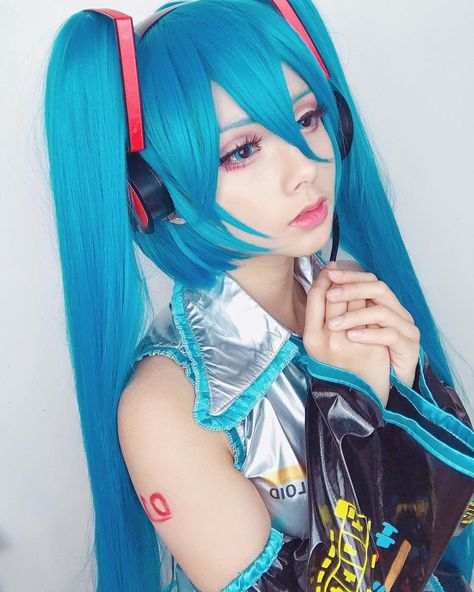 Miku Hatsune makeup trial 2! I love using reds with cosplay makeup! ❤️ Miku Makeup, Miku Cosplay, Makeup Trial, Miku Hatsune, 90s Party, Cosplay Makeup, Blue Ties, Free Stuff, Hatsune Miku