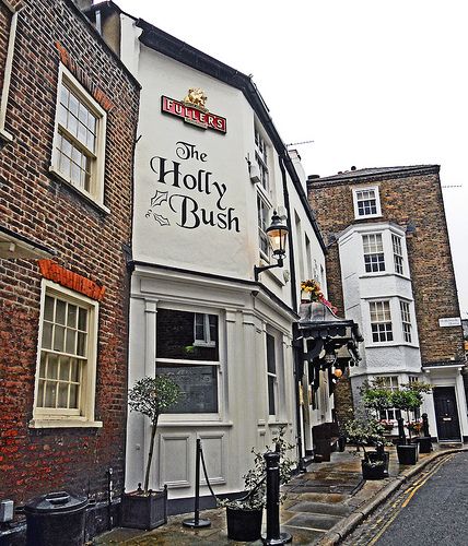 One of Hampstead (and London)'s best known pubs. The Holly Bush has been an inn since the early 19th Century Highgate London, Beautiful Stores, Holly Bush, Muswell Hill, Secret London, Christmas Meal, British Pub, Old Pub, London Pubs