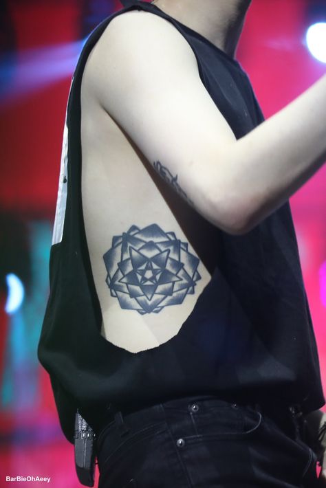 Yugyeom Tattoo, Mark And Jackson, Yugeom Got7, His Tattoo, Chinese Dragon Tattoos, Geometric Tattoo Arm, Chinese Tattoo, Got7 Members, Got7 Yugyeom