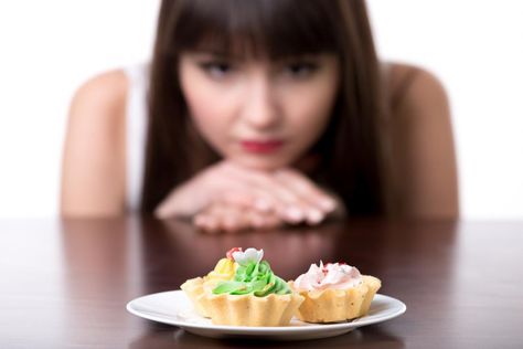 Food cravings: Causes, reducing and replacing cravings Sereal Sarapan, Tracy Anderson Diet, Stop Overeating, Diet Doctor, Ate Too Much, Diet Vegetarian, Strong Motivation, Sugar Cravings, Hormone Imbalance