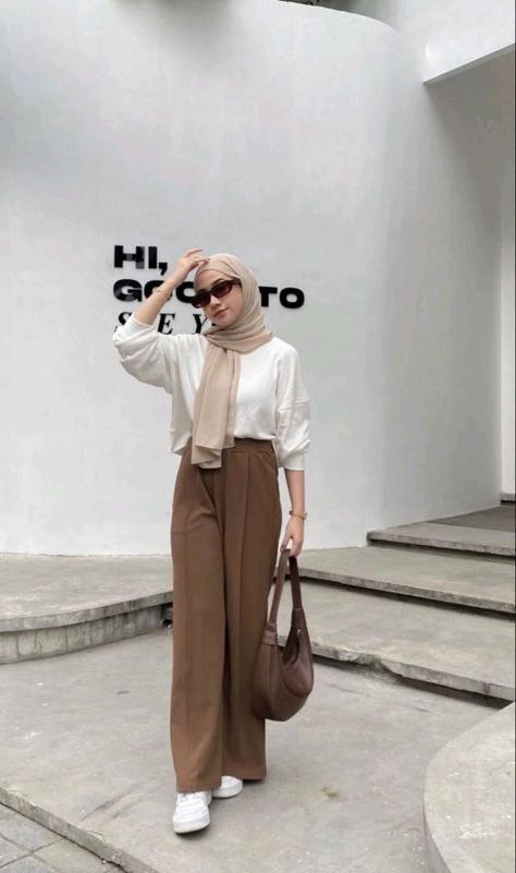 Outfit Kampus, Fesyen Korea, Outfit Hijab Casual, Fesyen Islam, Ootd Hijab Casual, Estilo Hijab, Mode Hijabi, Stile Hijab, Hijab Look