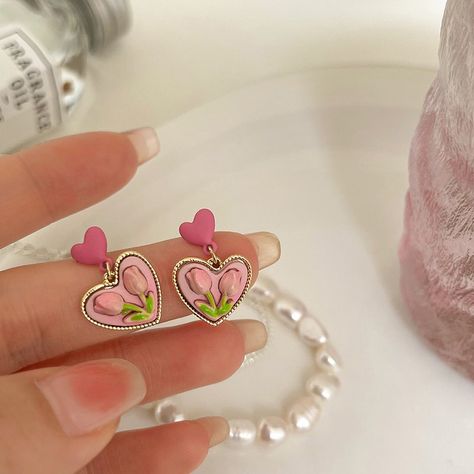 Girls Accesories, Tulip Earrings, Hand Painted Beads, Needle Earrings, Tulip Painting, Polymer Clay Diy, Polymer Jewelry, Girly Accessories, Women's Jewelry Sets