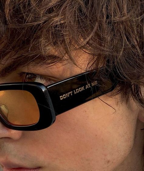 Streetwear on Instagram: “don’t look at me - #smartstreetwear” Sunglasses For Your Face Shape, Tumblr Boys, Foto Ideas Instagram, Cool Sunglasses, Mode Inspo, Soft Grunge, Mode Streetwear, Look At Me, Photo Dump