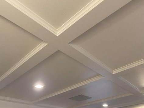 Craftsman Coffered Ceiling, Unique False Ceiling Ideas, Modern Tray Ceiling, Decorative Ceiling Ideas, Ceiling Beam Ideas, Coffered Ceiling Family Room, Wood Coffered Ceiling, Bedroom Ceilings, Coffered Ceiling Design