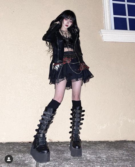 Party Goth Outfit, Goth Clowncore Fashion, Perky Goth Outfits, Industrial Outfit, Gothic Grunge Outfits, Grunge Emo Outfits, Darkwave Fashion, Goth Punk Outfits, Goth Aesthetic Outfit