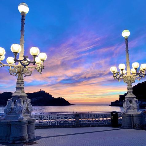 Discovering Wonderful Places on Instagram: “La Concha beach (Donostia - San Sebastián) #laconcha #laconchadonosti #donostia #sansebastian #hondartza #beach #sunset #atardecer…” San Sebastian Spain, Nature Pics, Basque Country, Europe Summer, Benidorm, San Sebastian, City Life, Beach Sunset, Wonderful Places