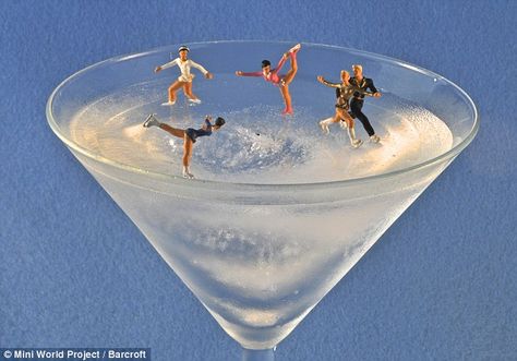 Dancing on iced martini: Figure skaters take to the surface of a frozen cocktail in another shot by the artists Miniature Calendar, Miniature People, Food Artists, Miniature Photography, Miniature World, Tiny World, Miniature Figures, Foto Art, Italian Artist