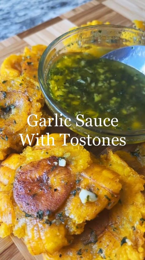 Tostones Sauce, Sauce For Tostones, Tostones Recipe, Seafood Dish Recipes, Garlic Sauce Recipe, Garlic Dip, Cuban Food, Rican Food, Onion Sauce