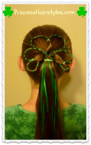 Shamrock Hairstyle Tutorial Clover Hairstyle, Clover Hair, Shamrock Hair, Day Hairstyles, Holiday Hair, Flower Girl Hairstyles, Hairstyles For Girls, Princess Hairstyles, Great Hairstyles