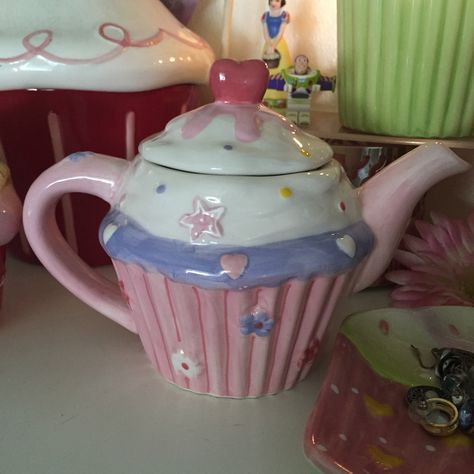 Cute Teapot, Novelty Teapots, Cerámica Ideas, Pretty Mugs, Cute Kitchen, Teapots And Cups, Cute Clay, Clay Art Projects, Ceramics Projects