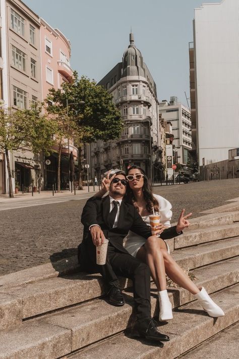 Crazy Wedding Photos, Prewed Concept, Prenuptial Photoshoot, Courthouse Wedding Photos, Wedding Fotos, City Wedding Photos, Wedding Minimalist, Couple Engagement Pictures, Pre Wedding Shoot Ideas