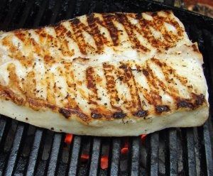 Bbq Halibut Recipes, Halibut Recipes Grilled, Halibut Steak Recipe, Lingcod Recipe, Halibut Baked, Best Halibut Recipes, Grilled Halibut Recipes, Baked Halibut, Grilled Mahi Mahi