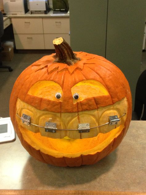 Carved pumpkin with braces! Halloween Food Decorations, Dental Jokes, Food Costumes, Carved Pumpkin, Pumpkin Faces, Food Decoration, Hallows Eve, Halloween Pumpkin, Holidays Halloween