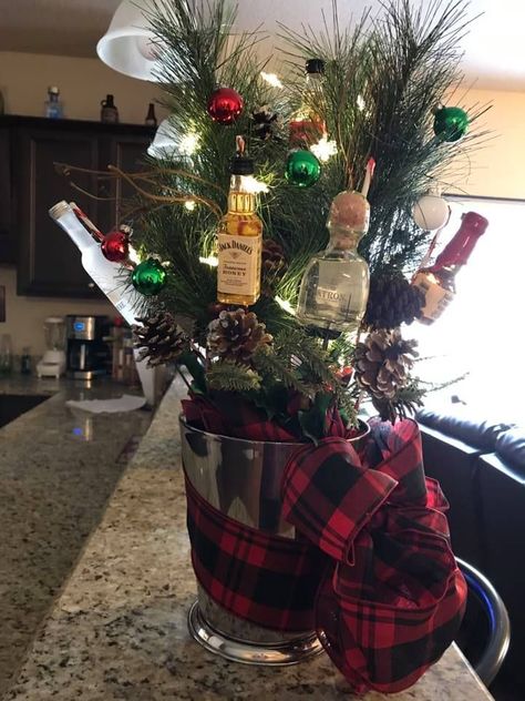 Christmas Alcohol, Miniature Christmas Trees, Miniature Trees, Mini Christmas Tree, Miniature Christmas, Christmas Crafts, Miniatures, Christmas Tree, Holiday Decor