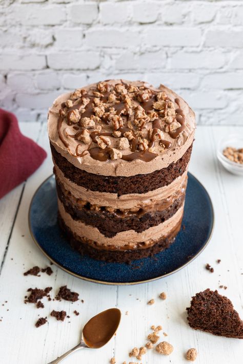 Malt Cake, Chocolate Malt Cake, Cake Video, Layer Cake Recipes, Chocolate Malt, Malted Milk, Fudge Sauce, Fudge Cake, Delicious Donuts