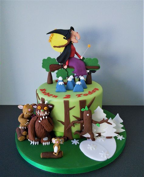 Gruffalo cake with room on the broom and the stick man Stick Man Cake Ideas, Julia Donaldson Party Ideas, Julia Donaldson Birthday Cake, Stick Man Cake, Room On The Broom Cake, Julia Donaldson Birthday Party, Gruffalo Birthday Cake, Julia Donaldson Party, Julia Donaldson Cake