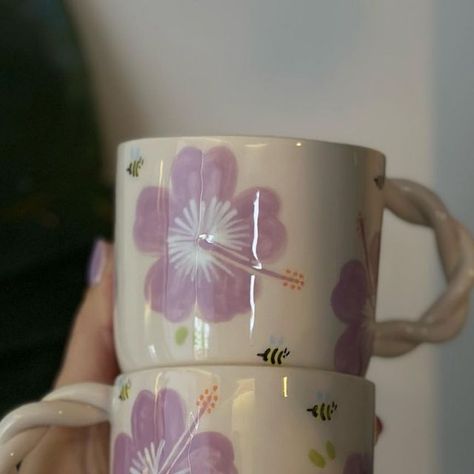 Hibiscus Ceramic, Clay Cafe, Purple Mug, Purple Ceramic, Purple Hibiscus, Diy Pottery Painting, Color Me Mine, Pottery Inspo, Handmade Ceramics Plates