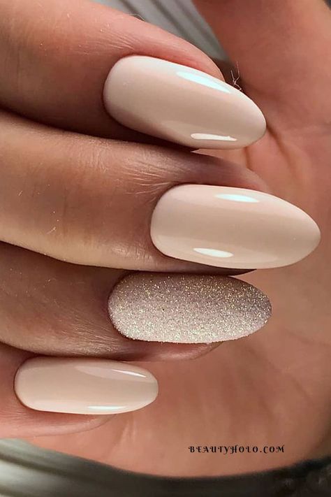 Short Oval Nails Ideas Fall, Wedding Guest Nails Ideas Classy Acrylic, Nails Light Colors, Light Nails Ideas, New Years Nails Simple, Light Nail Colors, Nails Gel Short, Nail Ideas For Fall, Gel Nails Ideas