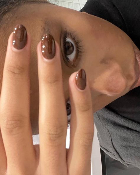 short brown almond skin nails on brown skin Milky Nails, Popular Nails, Brown Nails, Classy Nails, Dream Nails, Funky Nails, Makati, Chic Nails, Short Acrylic Nails