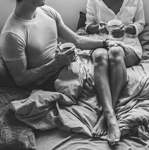 Bonnie And Clyde Tattoo, Morning Bed, Coffee In Bed, Couple Sleeping, Couple Coffee, Bonnie N Clyde, Goals Pictures, Coffee Photography