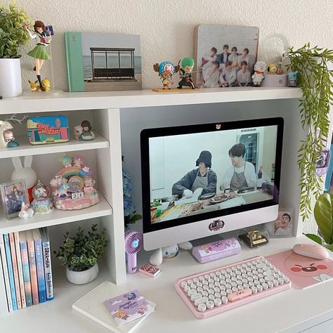 I’m now all caught up reading one piece, haikyu!!, and bnha! i feel v accomplished but I also want to start reading something else! not… Kpop Bedroom, Bts Room, Army Room Decor, Kpop Room, Study Desk Decor, Tout Rose, Army Room, Student Room, Desk Inspo