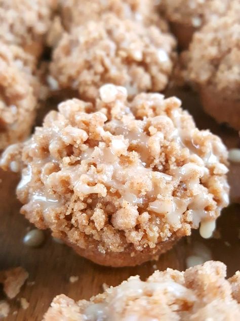 Sour Cream Coffee Cake Bites (Mini Muffins) - Beat Bake Eat Breakfast Ideas Desserts, Best Mini Muffins Ever, Mini Muffins For Brunch, Coffee Cake Mini Muffins, Mini Muffin Bites, Mini Coffee Desserts, Mini Coffee Cakes, Little Bites Muffins Copycat, Breakfast Mini Muffins