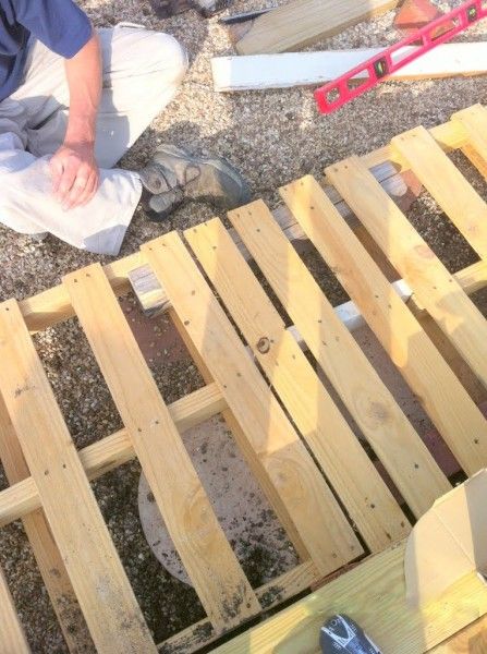 pallet deck with support boards for structure, The Second Wind of Texas featured on Remodelaholic Rv Deck, Building Deck, Pallet Deck, Pallet Floors, Deck Addition, Outdoor Pallet Projects, Shipping Pallets, Plastic Pallets, Backyard Fire