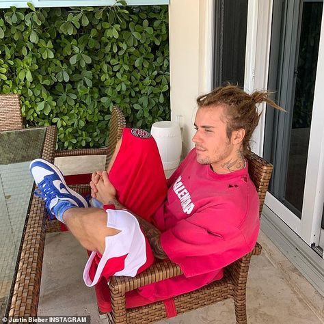 Justin Bieber Outfits, Justin Hailey, Mens Hair Colour, Justin Bieber Pictures, Men Hair Color, I Love Justin Bieber, Cultural Appropriation, Love Justin Bieber, Justin Beiber