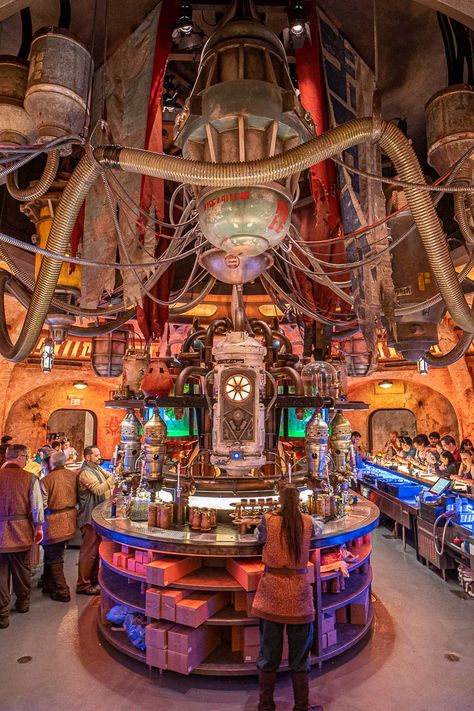 Meanwhile in Disneyland California, the new Star Wars: Galaxy’s Edge is making fans of the sci-fi epic feel the power of the force like never before. The park features a host of exciting attractions, such as a Millennium Falcon flight simulator and the Rise of the Resistance trackless dark ride. But a key part of the themed experience will be the food and drink options available as guests will be able to eat and drink at Ronto Roasters, Docking Bay 7 Food and Cargo, and Oga’s Cantina. Sci Fi Food, Ronto Roasters, Star Wars Drinks, Disneyland Shop, Asteroid City, Disneyland Star Wars, Star Wars Galaxy, Restaurant Concept, Disneyland California