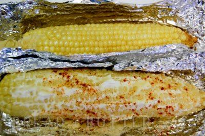 Baked corn on the cob. Another pinner said: "I just tried this tonight and I don't think I will ever make corn on the cob on the stovetop again! It came so tender and yummy, and you can use the foil as a plate if you're a messy eater like me." Baked Corn On The Cob, Make Corn On The Cob, Oven Roasted Corn, Sommer Mad, Doner Kebab, Baked Corn, Roasted Corn, Corn On The Cob, Side Recipes