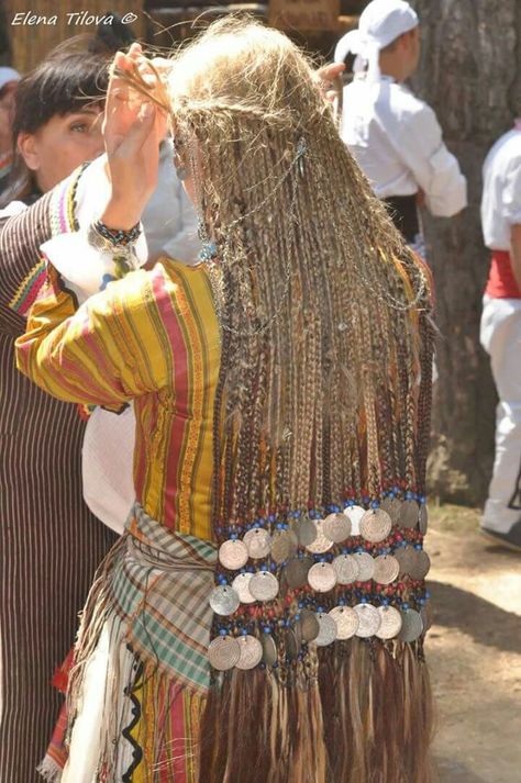 Folklore Hairstyle, Slavic Clothing, Traditional Hairstyle, Ethno Style, European Hair, Ethnic Hairstyles, Athletic Hairstyles, Hair Art, Historical Fashion