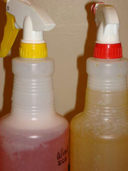 Recipe for Windshield De-Icer and an Ice Prevention Spray. Homemade Cleaning Supplies, Windshield Washer Fluid, Homemade Cleaners, 1 October, Water Ice, Homemade Cleaning Products, Diy Cleaners, Cleaning Recipes, Cleaners Homemade