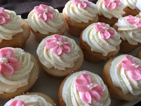 Cherry Blossom Cupcakes, Almond Poppy Seed Cake, Blossom Cupcakes, Almond Buttercream, Frosting Ideas, Luncheon Ideas, Picnic Vibes, Souvenir Wedding, Seed Cake