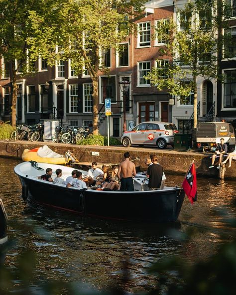 Rolf & Noëlle AMSTERDAMSHOTS on Instagram: “The Amsterdam Boat Life 📸🔥” Amsterdam Boat, Amsterdam Summer, Summer Boats, Amsterdam Canals, I Amsterdam, Beyond The Sea, Amsterdam City, European Summer, Study Abroad