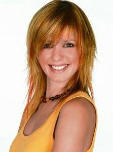 . Layered Medium Hairstyles, Haircut Shag, Shaggy Layered Haircut, Hair Smoothening, Healthy Shiny Hair, Dunner Wordend Haar, Layered Haircuts With Bangs, Shag Haircuts, Shoulder Hair